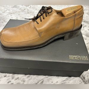 Kenneth Cole tan men’s dress shoes size 10. Note not original box. Leather.